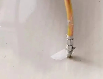 常德瓷砖空鼓维修公司专业解答在瓷砖铺贴过程中，如果使用的砂料过粗（如全部使用了粗砂），可能会导致以下问题